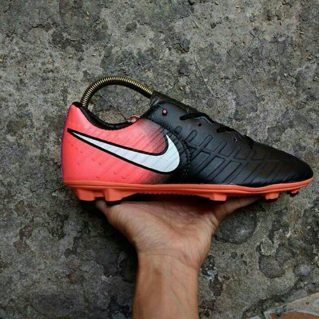 Sepatu futsal nike outlet hypervenom kw super