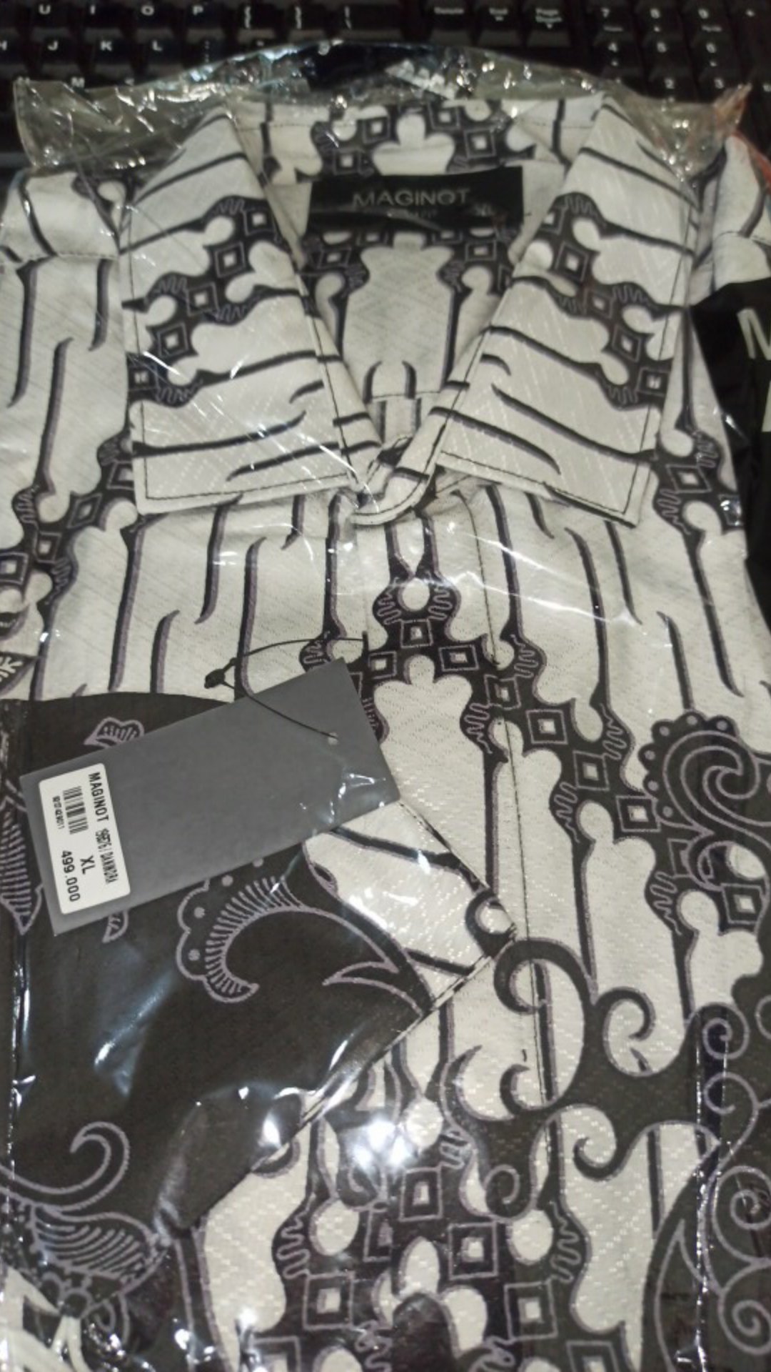 Maginot Kemeja Batik 2.0 Danindra-ss Motif Timbul Lengan Pendek Pria + Free Masker