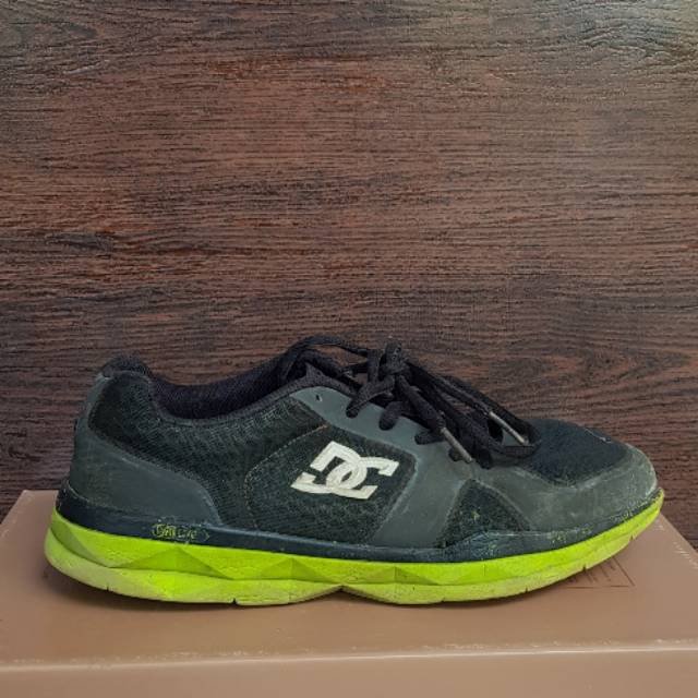 dc sports shoes