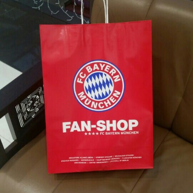 

Paper bag / shopping bag / tas karton original fan shop BAYERN MUNCHEN