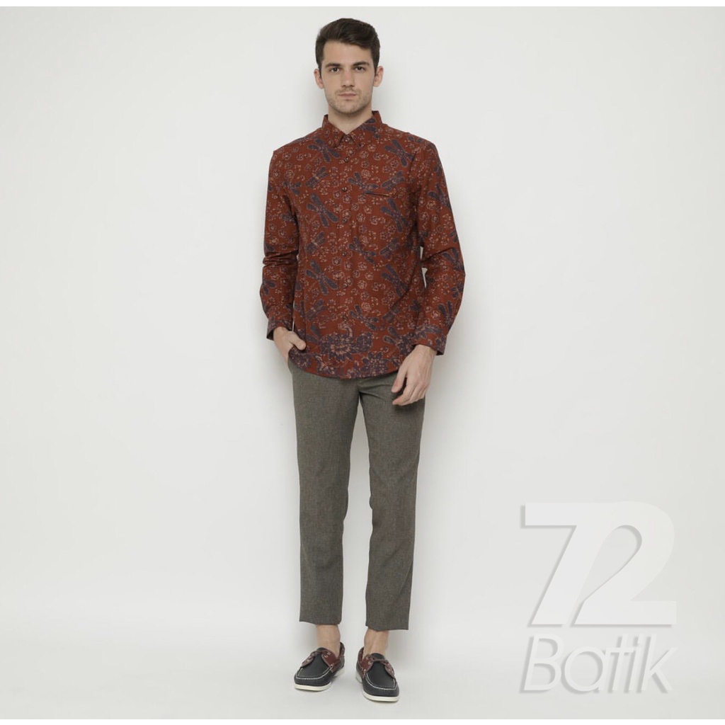 BAJU BATIK COUPLE  Kemeja Rok Lilit Instan Batik Pria Lengan Panjang Slimfit Premium Capung Merah Bata 729740 Cap 72 - Baju Kemeja Atasan Pakaian Batik Couple Cople Pria Cowok Laki Laki Remaja Keluarga Lengan Panjang Modern Slimfit Premium Kekinian