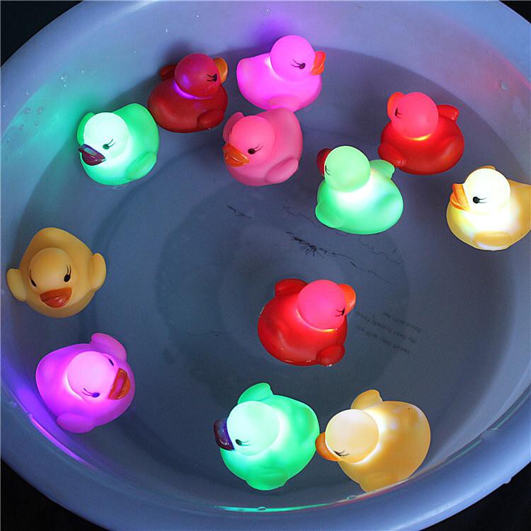 Bebek mainan mandi LED murah 1pack isi 4pcs (warna berbeda)