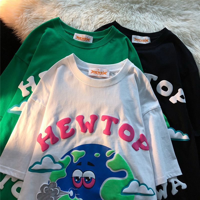 [littlecrab] Kaos Oversize HewTop To Sowa Bumi Mata Merah Blowing Swag T-shirt Unisex Couple Tshirt Berkualitas Made in Never Hood Kaos Keren Sablon Timbul Street Style Earth Blowing Tshirt Korean Style