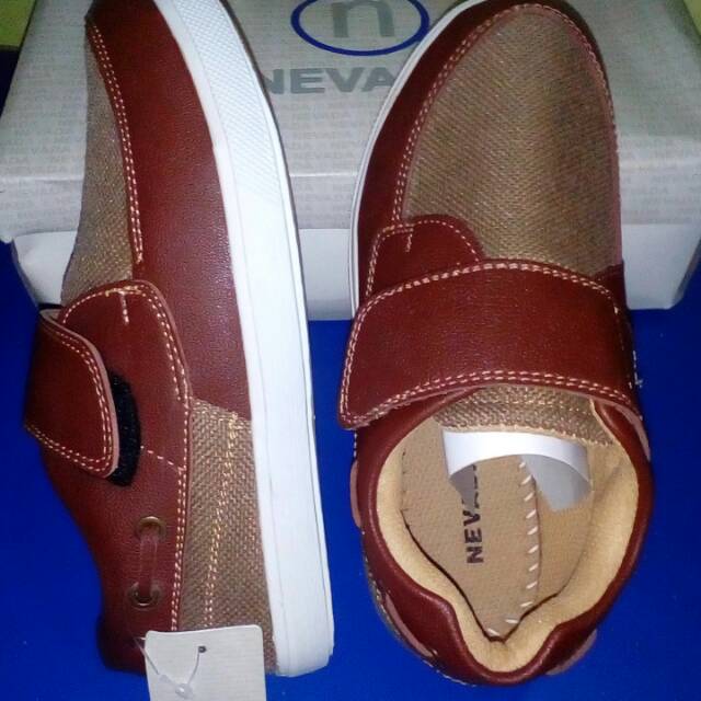 Sepatu anak nevada