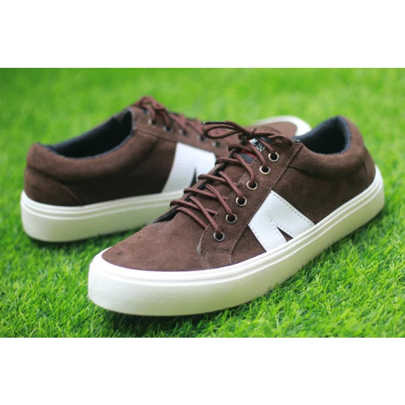 BLACK MASTER ARL LOW - Sepatu Sneakers Kasual Pria Ariel Noah Arl Low Suede Murah