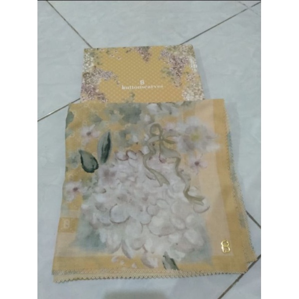 preloved buttonscarves hydrangea jaune