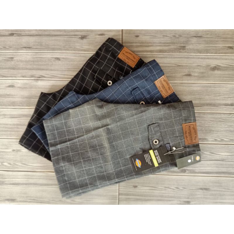 celana pendek tartan