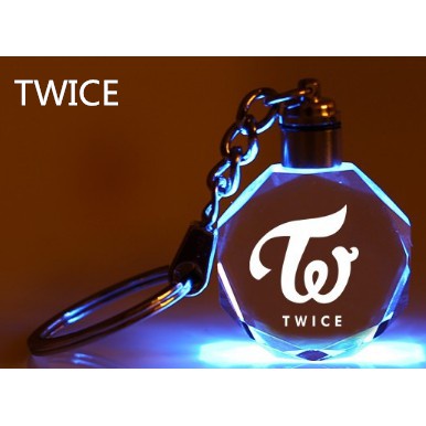 Gantungan Kunci KPOP BTS BLACKPINK GOT7 EXO TWICE SEVENTEEN Dengan Lampu LED Kristal DIY