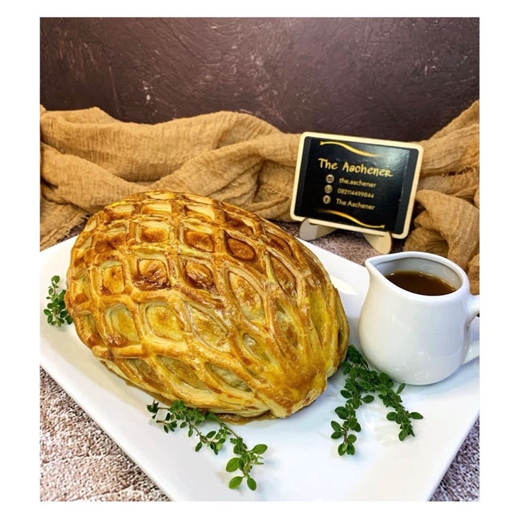 

Beef Wellington with Demi Glace Sauce (Halal) / Hampers