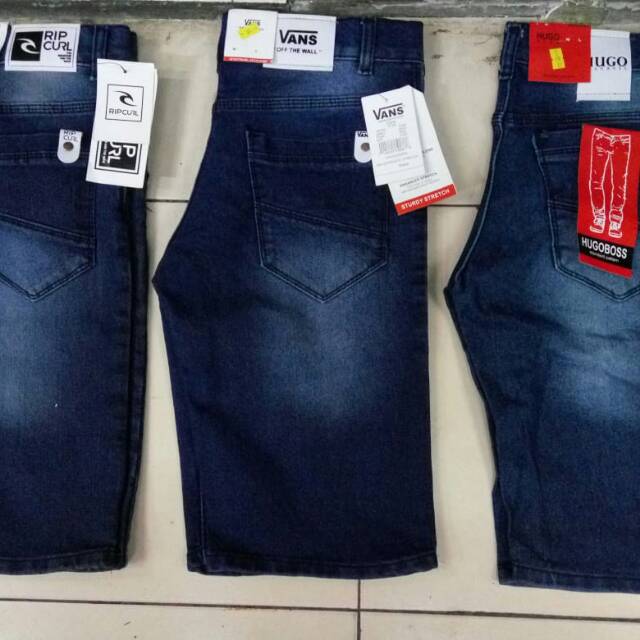 Celana pendek jean stret