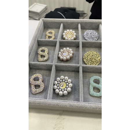 Brooch Buttonscarves