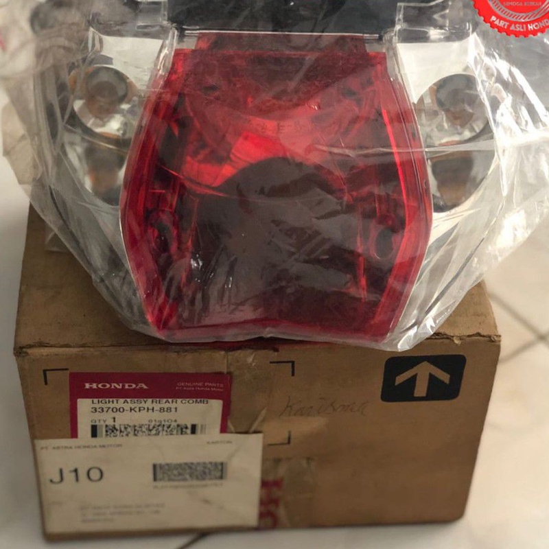 LAMPU STOP BELAKANG ASSY HONDA KARISMA 125 33700-KPH-881