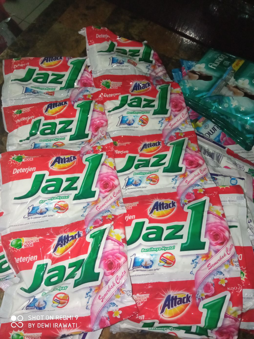 Detergent Attack Jazz 1 Renceng Isi 6 Pcs
