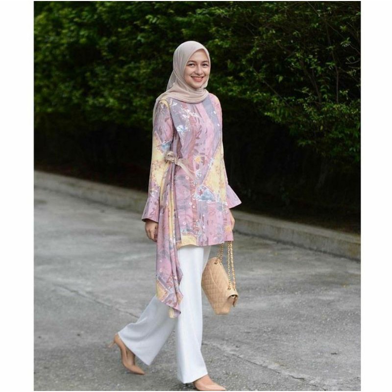 earth top ria miranda