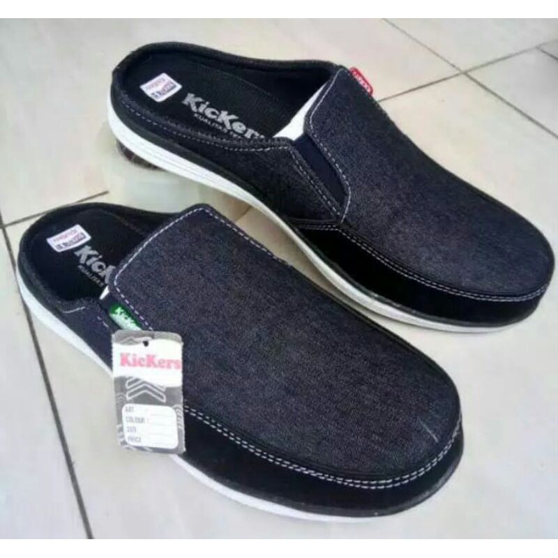 Sepatu sandal pria