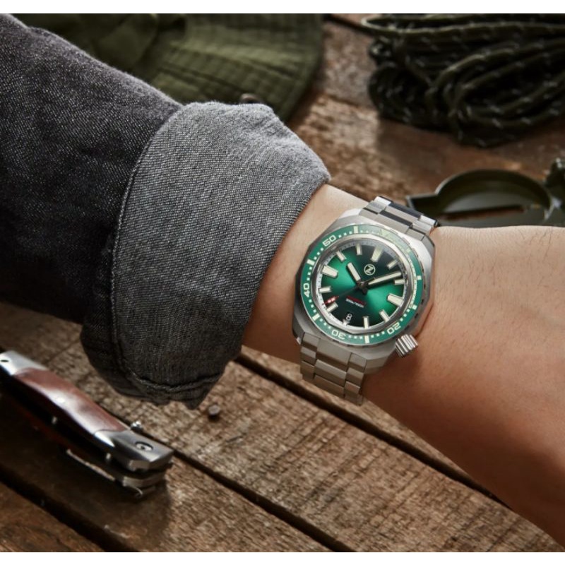 ZELOS WATCHES HAMMERHEAD V3 300M STEEL EMERALD GREEN

