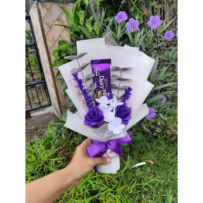 

Buket Dairy Milk Bunga Flanel