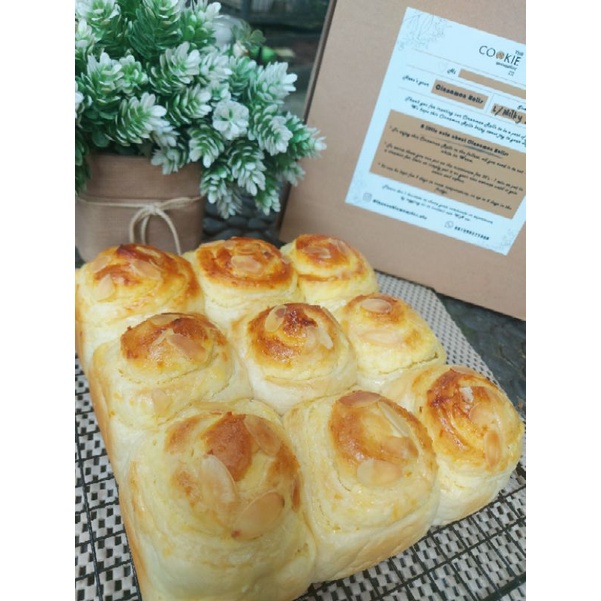 

Milky Almond Rolls