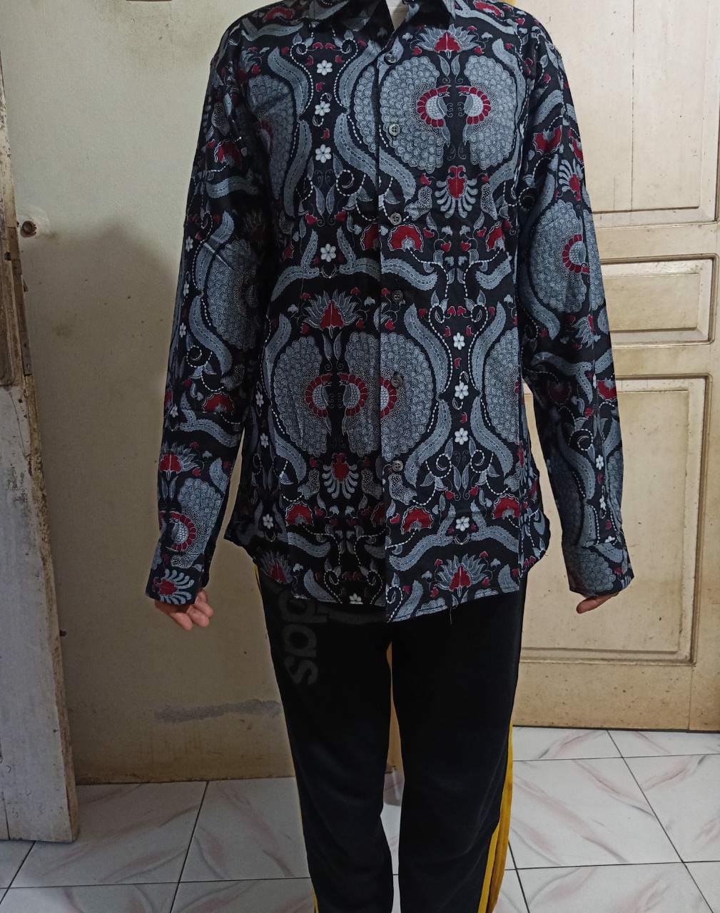 Odza Kemeja Batik Solo Lengan Panjang Pria Motif Gaharu