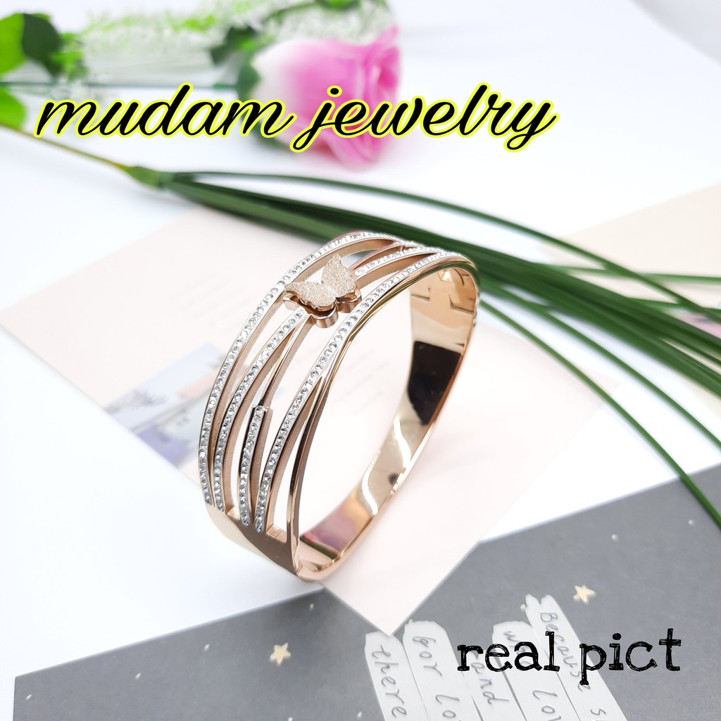 Gelang Bangle Titanium Desain Kupu-Kupu Dengan Taburan Diamond Artifisial Model Mewah