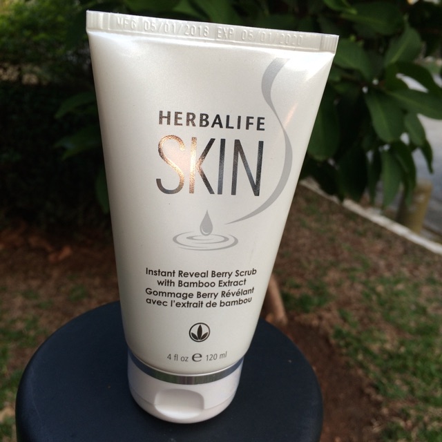 SALE SALE  Berry Scrub with Bamboo Extract Herbalife SKIN