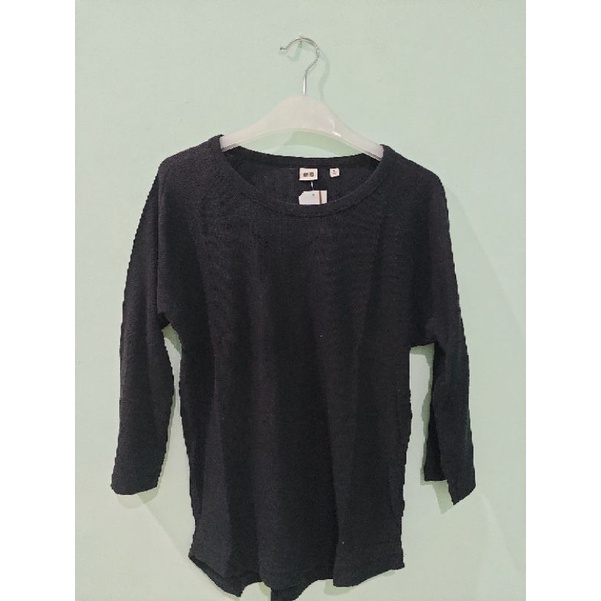 R04 Baju Hitam Polos Uniqlo