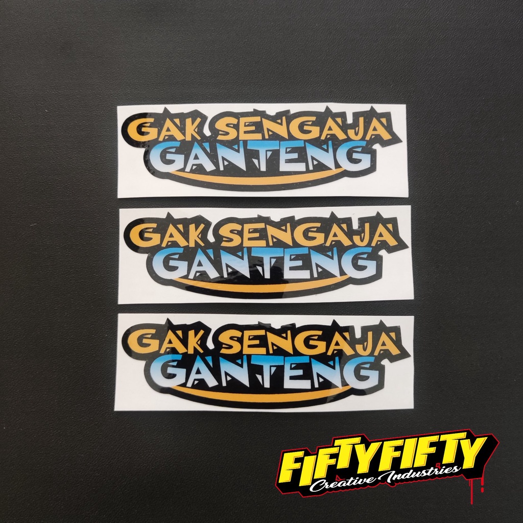 Stiker Print Cut GAK SENGAJA GANTENG Stiker Printing Laminasi Glossy Stiker Motor Mobil Helm Sudah Membentuk Pola Desain