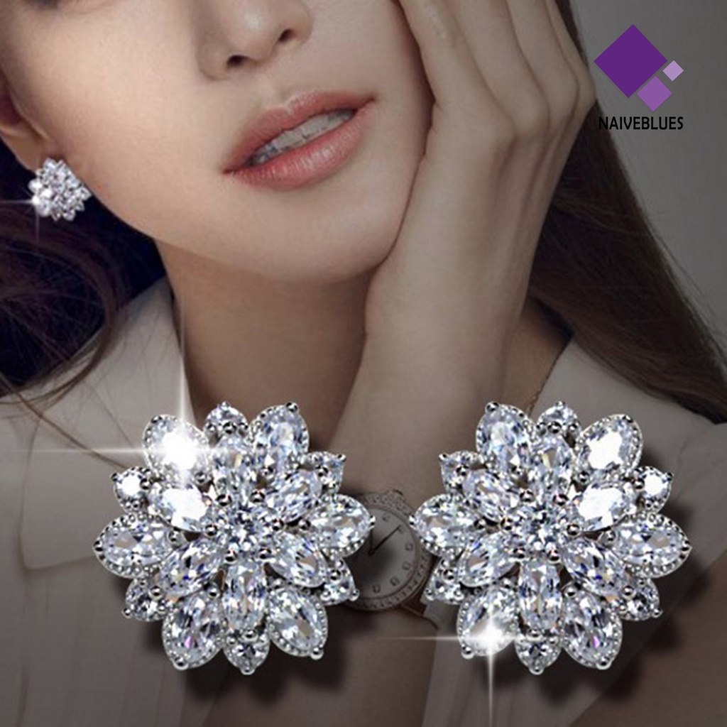 1 Pasang Anting Bentuk Bunga Aksen Berlian Imitasi Bahan Cubic Zirconia Untuk Wanita