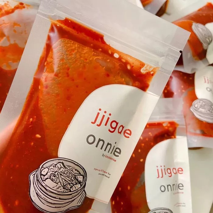 

Jjigae Onnie (pre-mix jjigae sauce for kimchi jjigae)