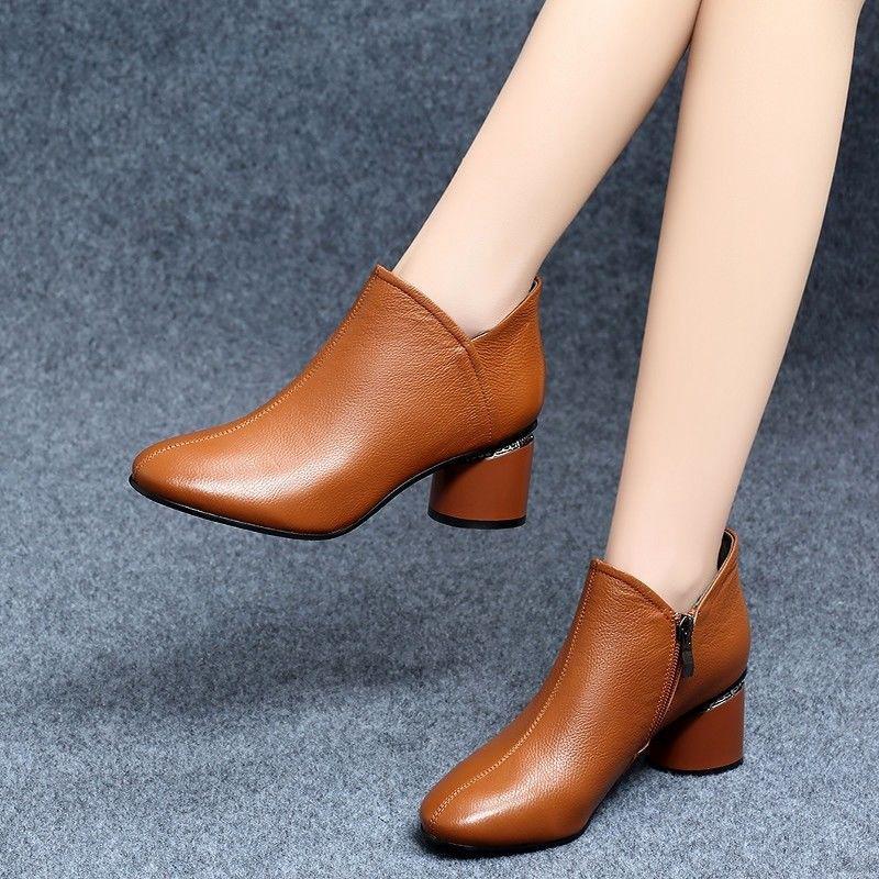  Sepatu  Boots  Pendek  Model High Heels Untuk  Wanita  2021 