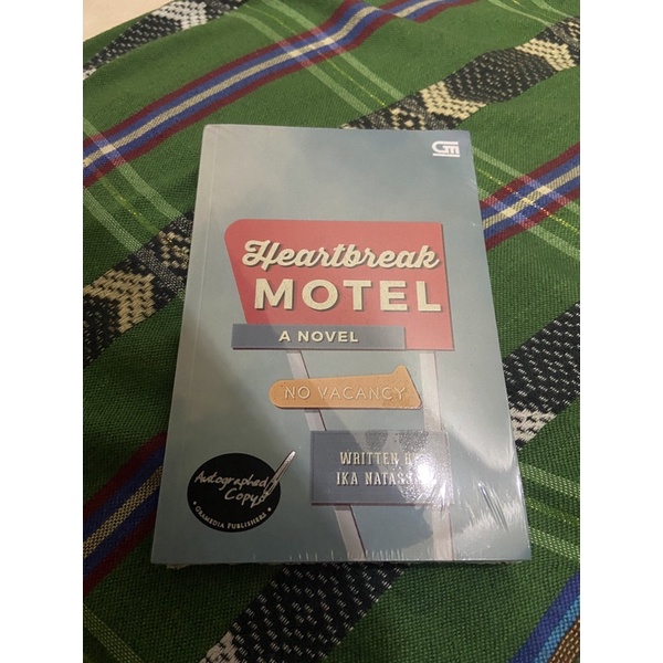 Preloved Heartbreak Motel Ika Natassa Novel Jingga dalam Elegi, Jingga Untuk Matahari, Novel Import 