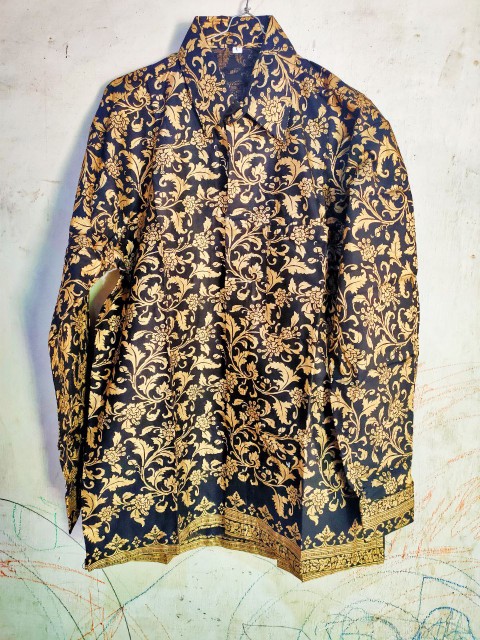 Kemeja Batik Kekinian Corak Cerah