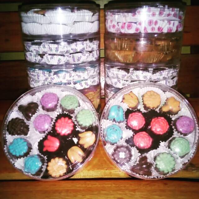 

PROMO kue coklat karakter/praline isi campur