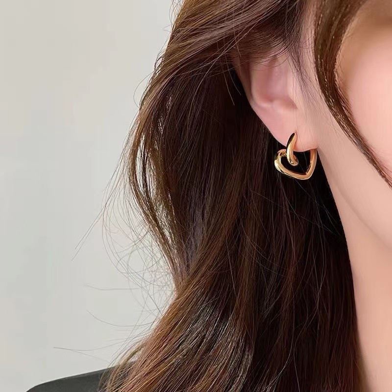 Anting Bentuk Hati Gaya Korea