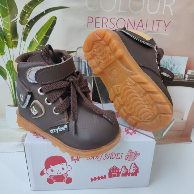 Sepatu boots anak