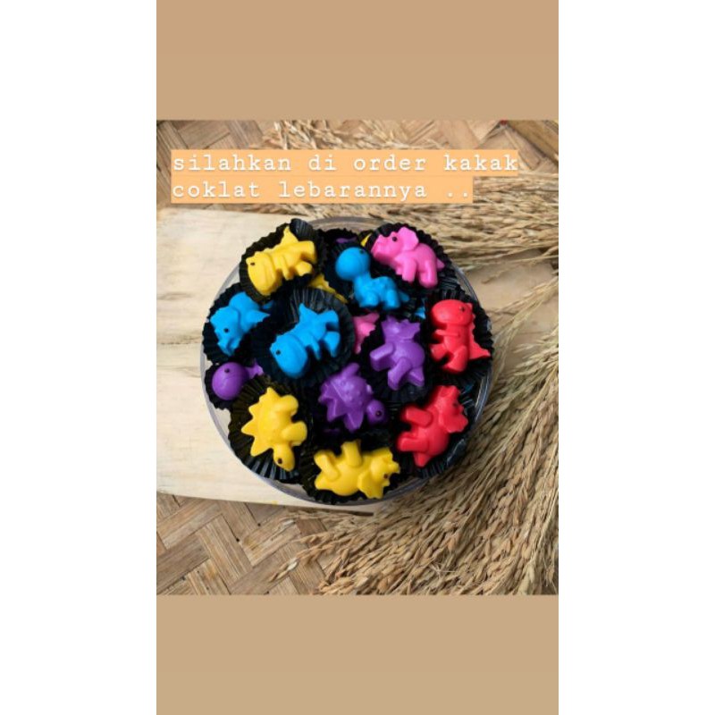 

Coklat lebaran isi kacang mete/mede