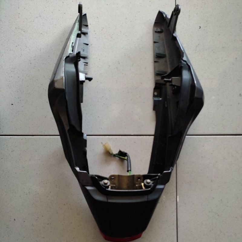 cover coper bodi body belakang honda megapro mega pro new set stoplamp lampu stop belakang original
