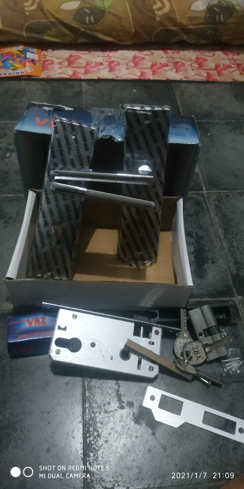 Kunci Pintu Sedang Komplit / Tanggung / Pintu Kamar