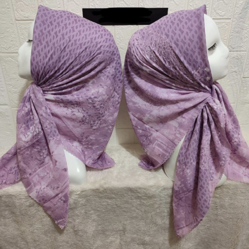 HIJAB SEGI EMPAT VOAL MOTIF NEWYORK UNGU MUDA KERUDUNG JILBAB MURAH