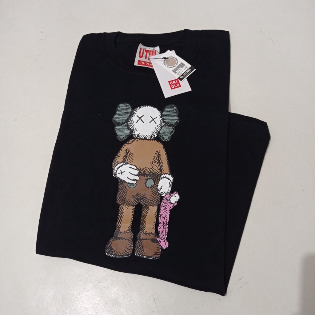 kaos distro uniqlo baju dewasa / pakaian pria wanita-bringadoll