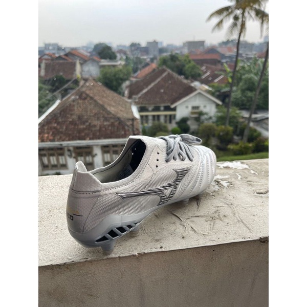 Sepatu Bola Mizuno Morelia Neo 3 Beta Leather Silver-4