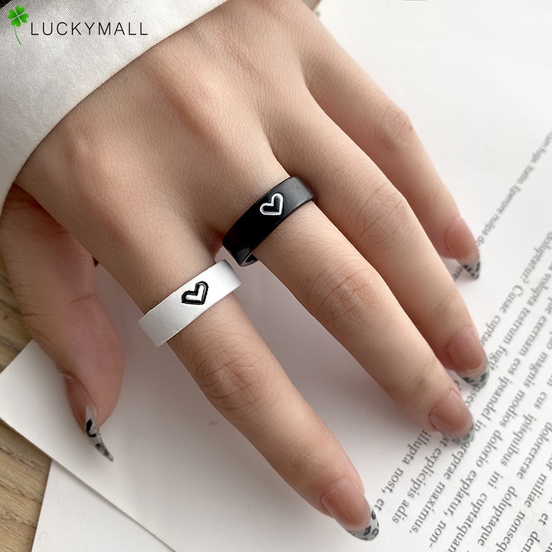 Set Cincin Bentuk Hati Warna Hitam Putih Untuk Wanita