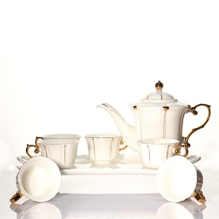 Set Teko dan Gelas dari Keramik Motif Aksen Warna Gold CAPODIMONTE