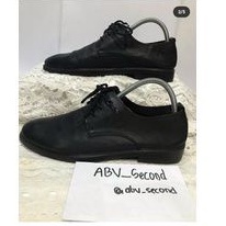 SEPATU YEARCON