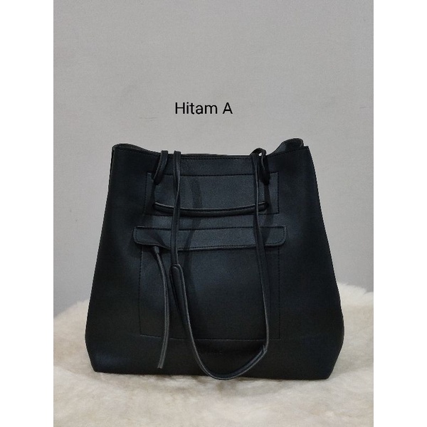 Tas khusus hitam sling, chat toko untuk varian modelnya