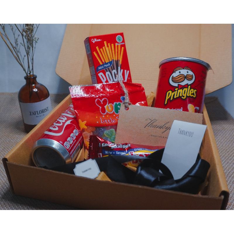 

RED SNACK GIFT BOX-SNACK GIFT BOX-SNACK HAMPERS-RUSTIC GIFTBOX-HAMPERS-RUSTIC HAMPER-CUSTOM GIFTCARD