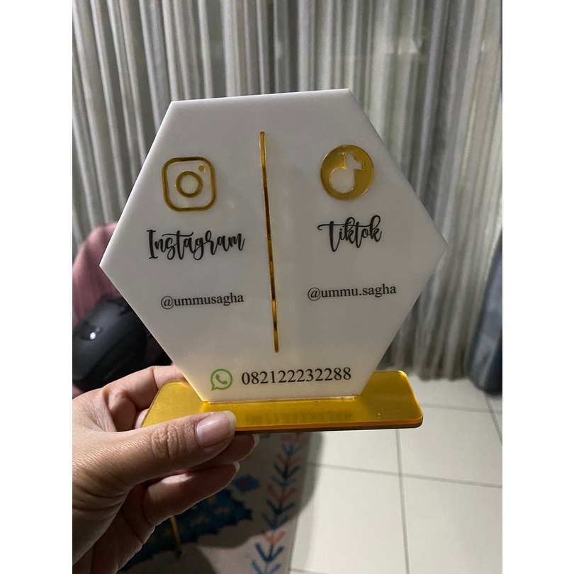 Social Media Sign Akrilik Mirror Plaque Plakat Nama Meja Kasir  Aesthetic standing