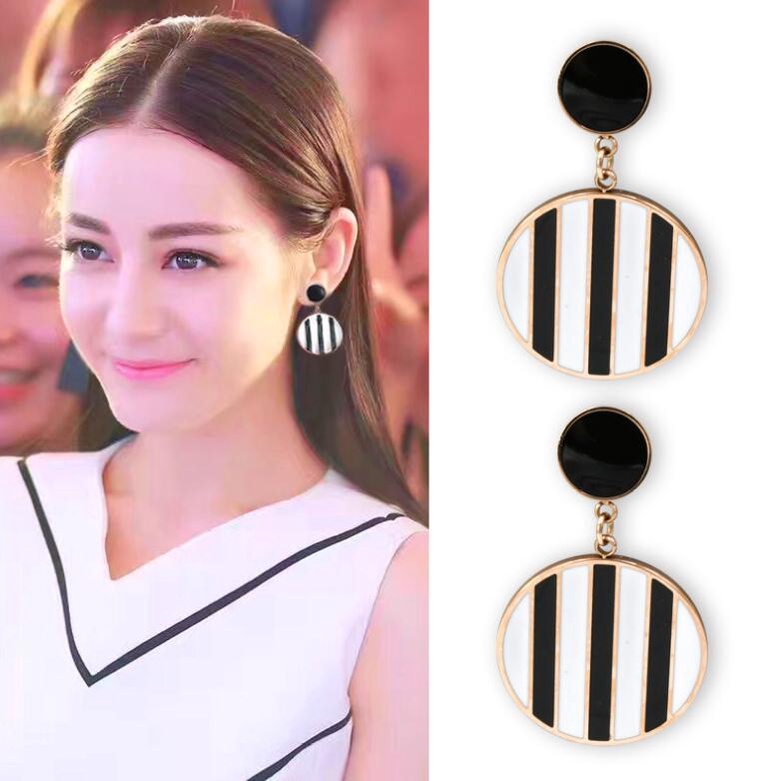 Anting-anting elegan niche pelangsing selebriti Internet yang sama style Bahasa Perancis elegan sele