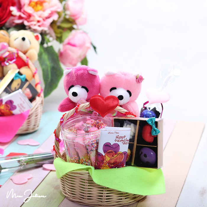 

Hamper Valentine A Parsel Parcel Kado Gift by LARVA