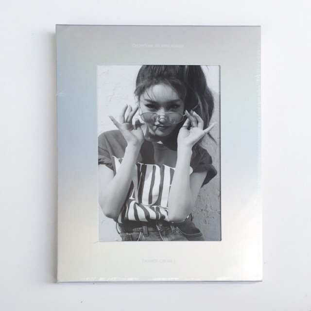 Chungha - Mini Album Vol.1 [Hands on Me]